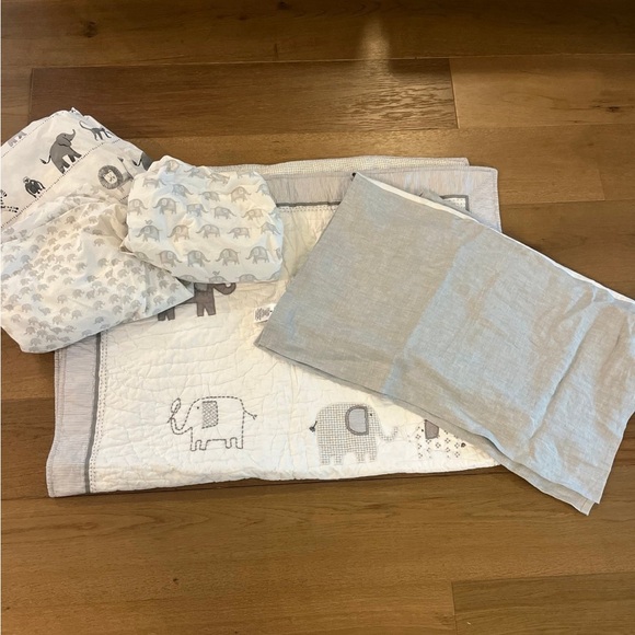 Gray and white Pottery Barn Crib Bedding. All in excellent condition - Picture 8 of 8